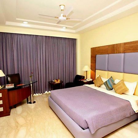 Hotel Star Rocks Új-Delhi Kültér fotó